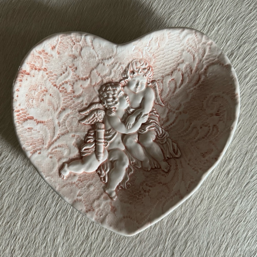 Sweet Cherub Heart dish 💗💗